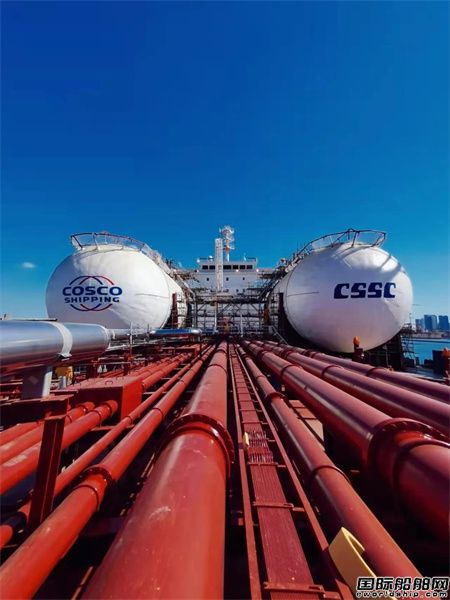  大船集团建造全球首艘双燃料VLCC完成LNG加注关键节点,