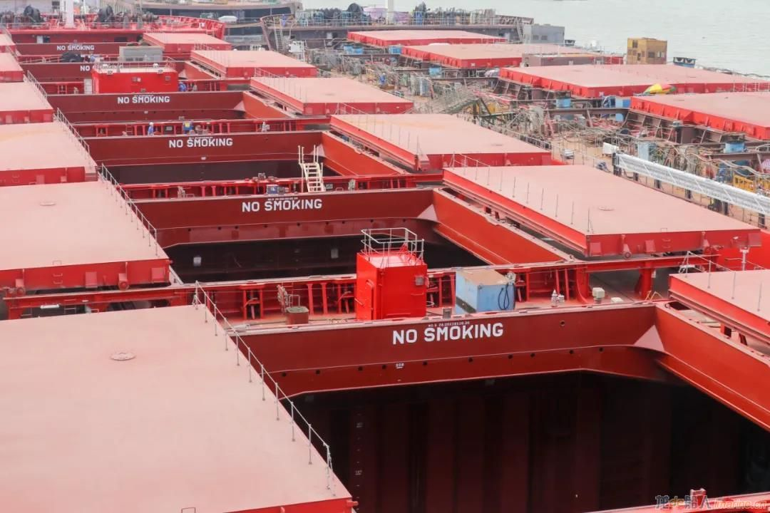 广船国际为PANGAEA公司建造的9.5万吨冰区散货船4号船命名交付