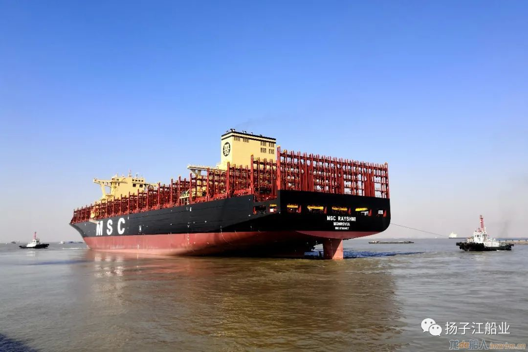 扬子江船业12200TEU超大型集装箱船交付离厂