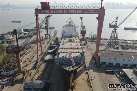  扬子长博复产后首制1800TEU集装箱船下水,