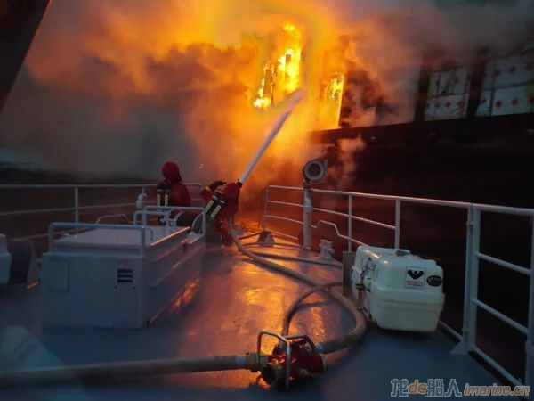 瑞典海岸警卫队：散货船的火势已被控制，但不知何时彻底灭火