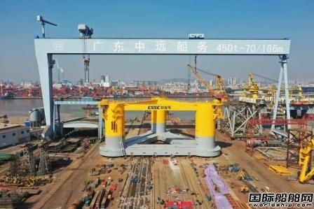 广东中远海运重工建造飘浮式风电平台下水,
