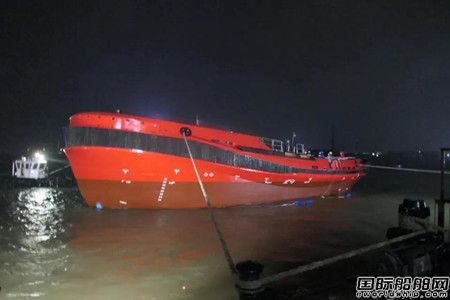 显利造船一艘32米拖轮顺利下水