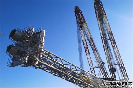  大连中远海运重工完成国内最大FPSO火炬塔建造安装工程,
