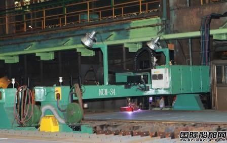 台船首艘自建2800TEU集装箱船开工,