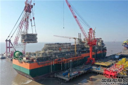  启东中远海运海工N999TP项目完成第三批上部模块吊装,