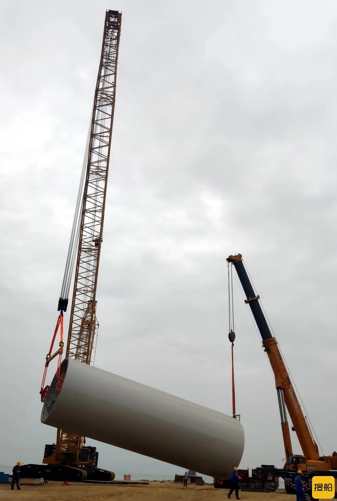 福清公司承制的长乐外海海上风电场C区项目首台下段塔架顺利翻身