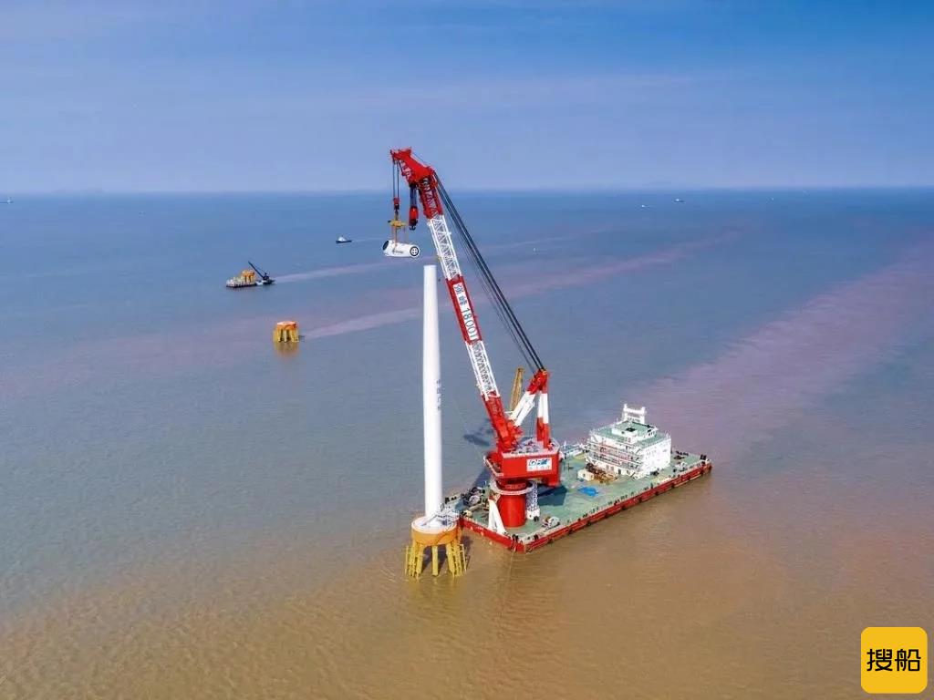 浙江强峰1800吨全回转起重船介绍