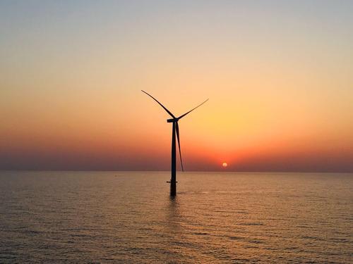 江苏如东800MW海上风电场陆上集控中心和海上升压站一次受电成功