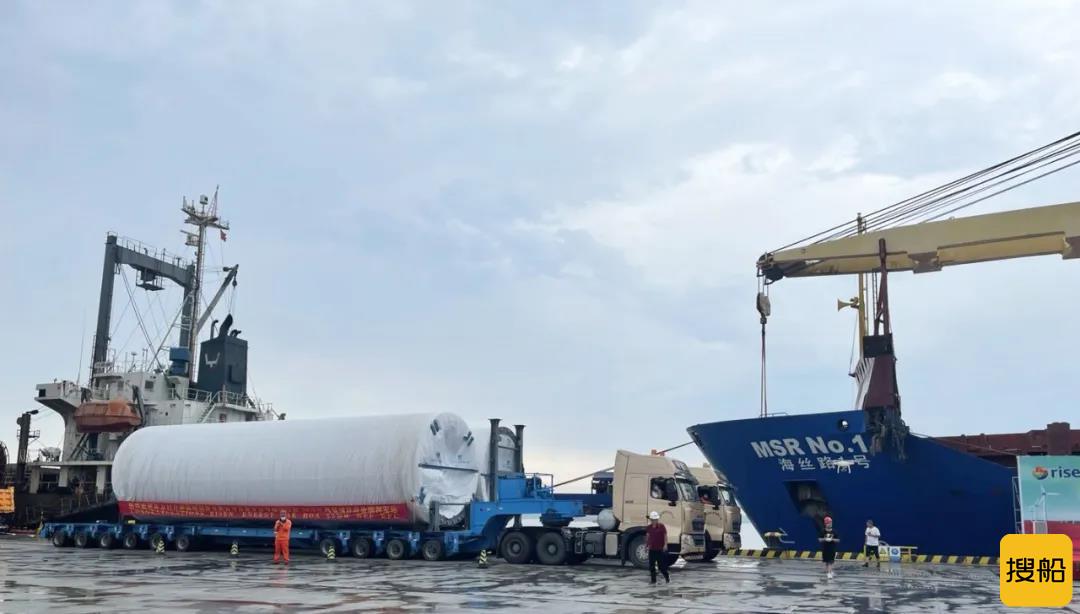 东方日升首批海外风电主机、塔筒在张家港港新重装码头发运