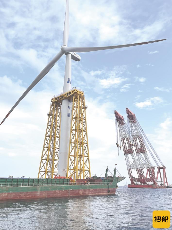 山东半岛南4号海上风电项目完成首台风机整体吊装