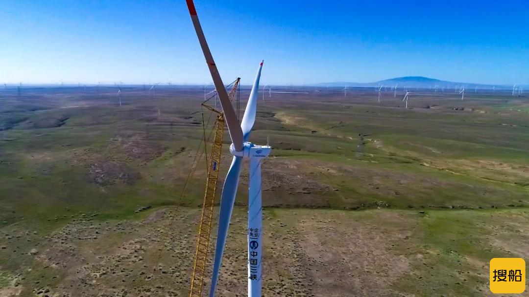 三峡能源宁夏利通70兆瓦风电项目圆满完成全部风机吊装