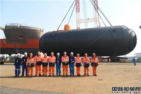 江南造船完成世界最大C型LNG液罐驳运吊装任务