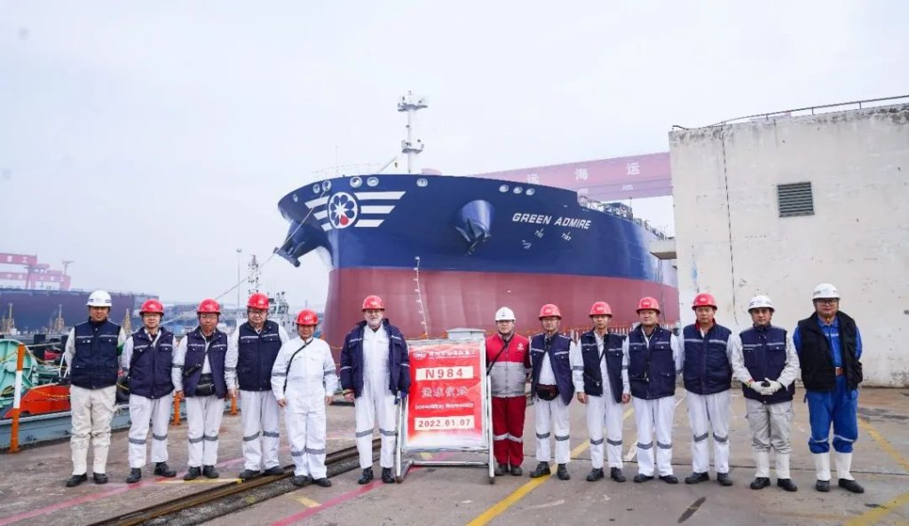 扬州中远海运重工承建Aegean Shipping首制114k原油轮顺利出坞