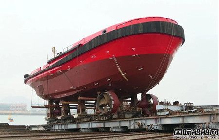  显利造船一艘32米ART80-32拖轮下水,