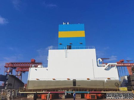  外高桥海工月交付八个上建总段创下历史新纪录,