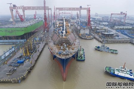  沪东中华一艘17.4万方LNG船春节长假前顺利出坞,