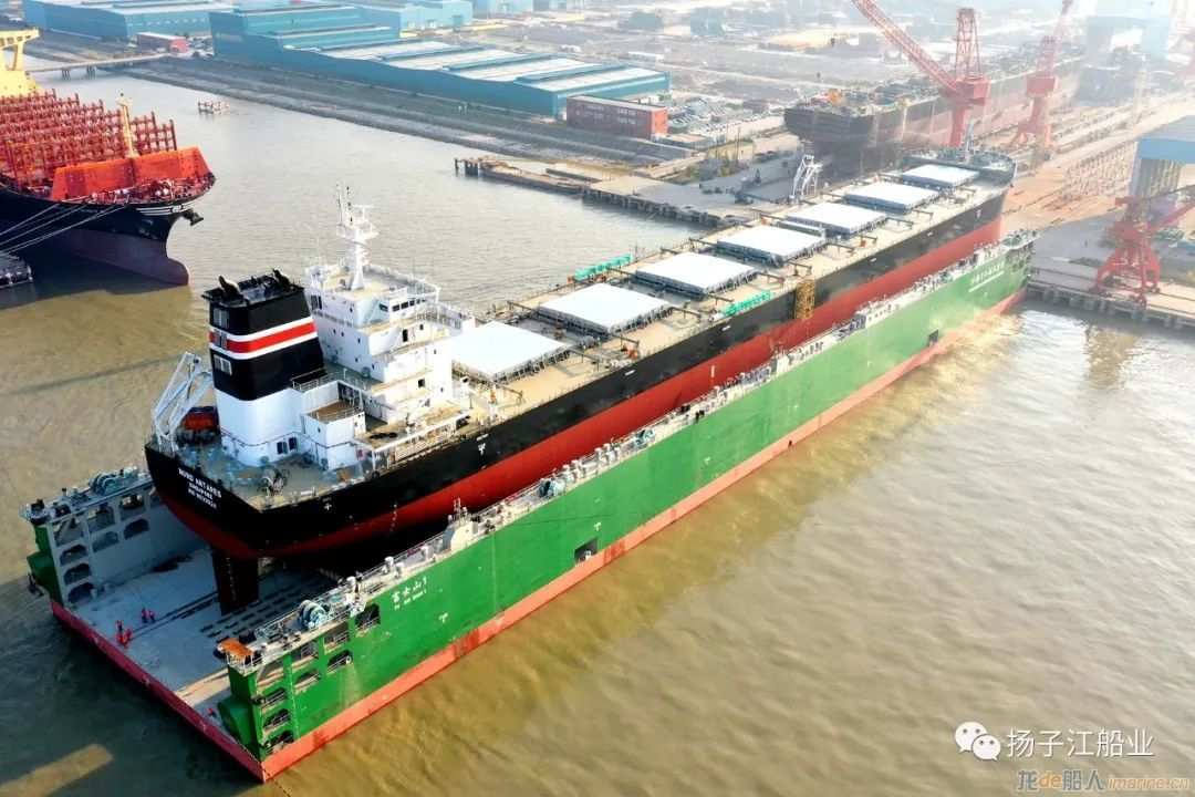 扬子三井82300DWT散货船“NORD ANTARES”轮交付离厂