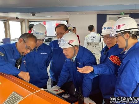  外高桥造船交付全球首艘Newcastlemax型双燃料散货船,