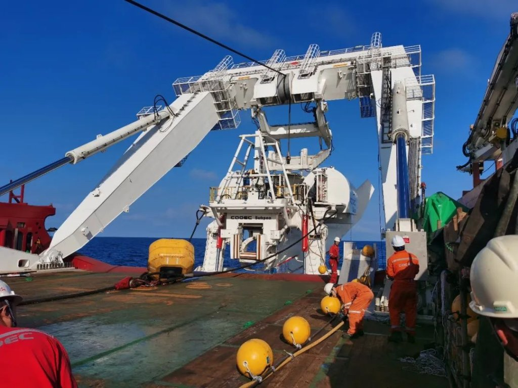 海油工程首次深水犁式挖沟机海试成功
