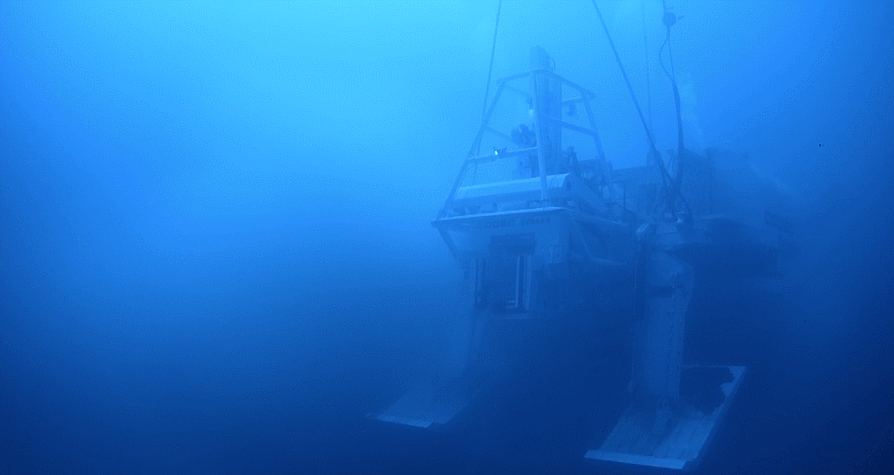 海油工程首次深水犁式挖沟机海试成功