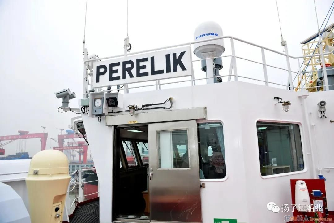 新扬子造船31800DWT大湖型散货船 “PERELIK”(佩雷利克)轮命名交付
