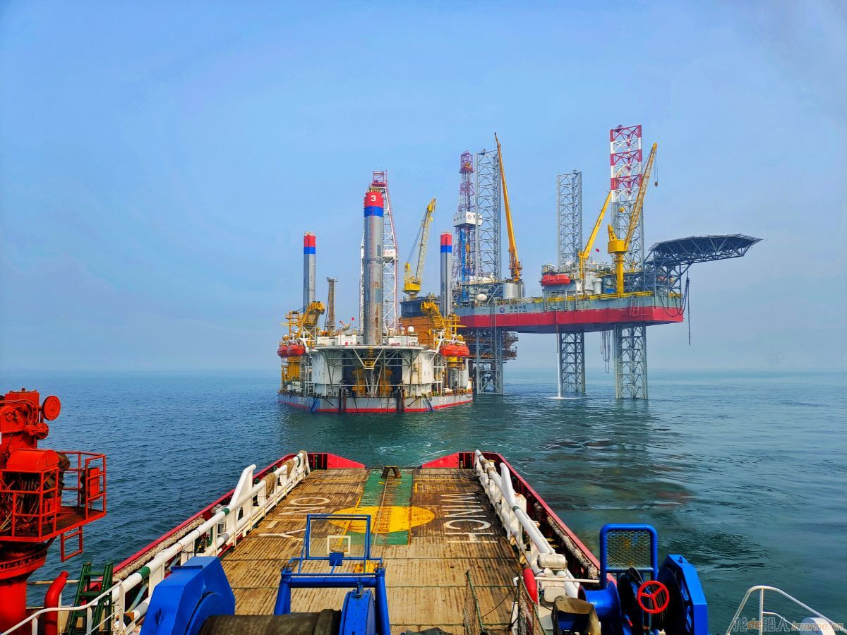 海洋石油船舶中心完成外部市场海洋石油281平台井间移位作业