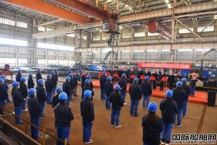 镇江船厂为江苏远洋建造120TEU纯电池集装箱船开工