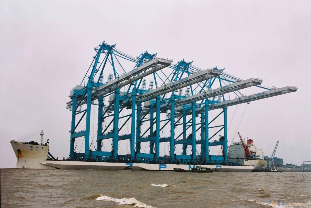 汉堡港2000世界最大双小车岸桥1999世界首创挖入式港池岸桥台湾基隆港