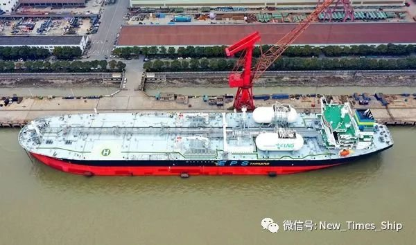 新时代造船首制110000吨双燃料动力成品油船成功交付