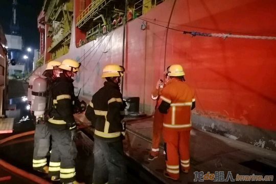 钻井船在斯里兰卡港口发生火灾