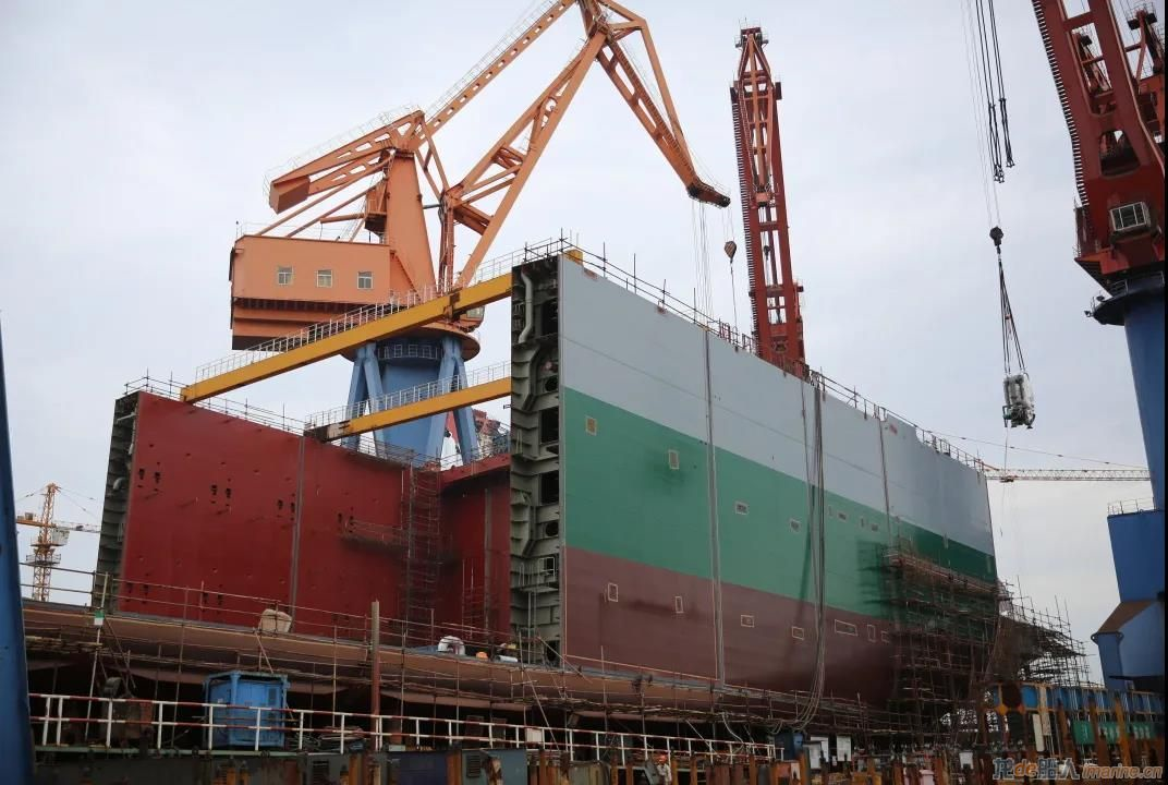 中船澄西船舶修造有限公司2号62000吨重吊多用途船“HERBERT”轮签字交付