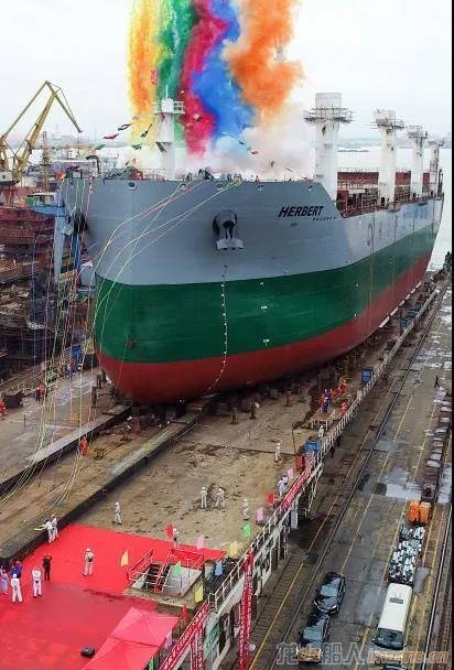 中船澄西船舶修造有限公司2号62000吨重吊多用途船“HERBERT”轮签字交付