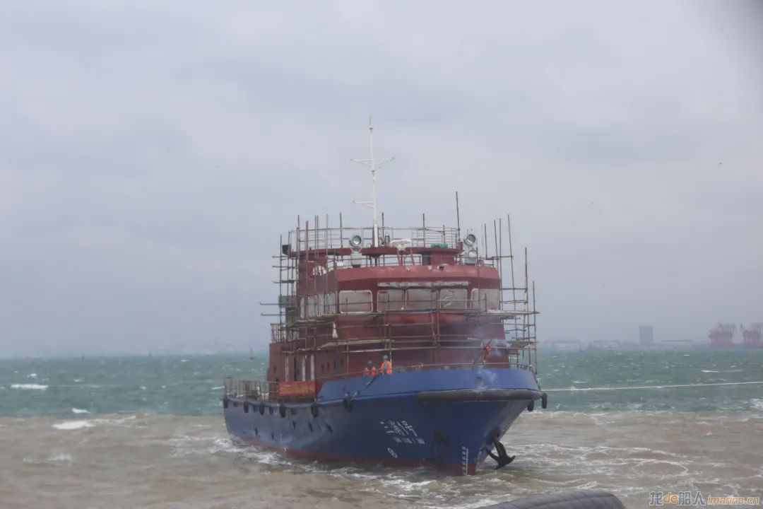 中船广西钦州基地首艘公务船下水