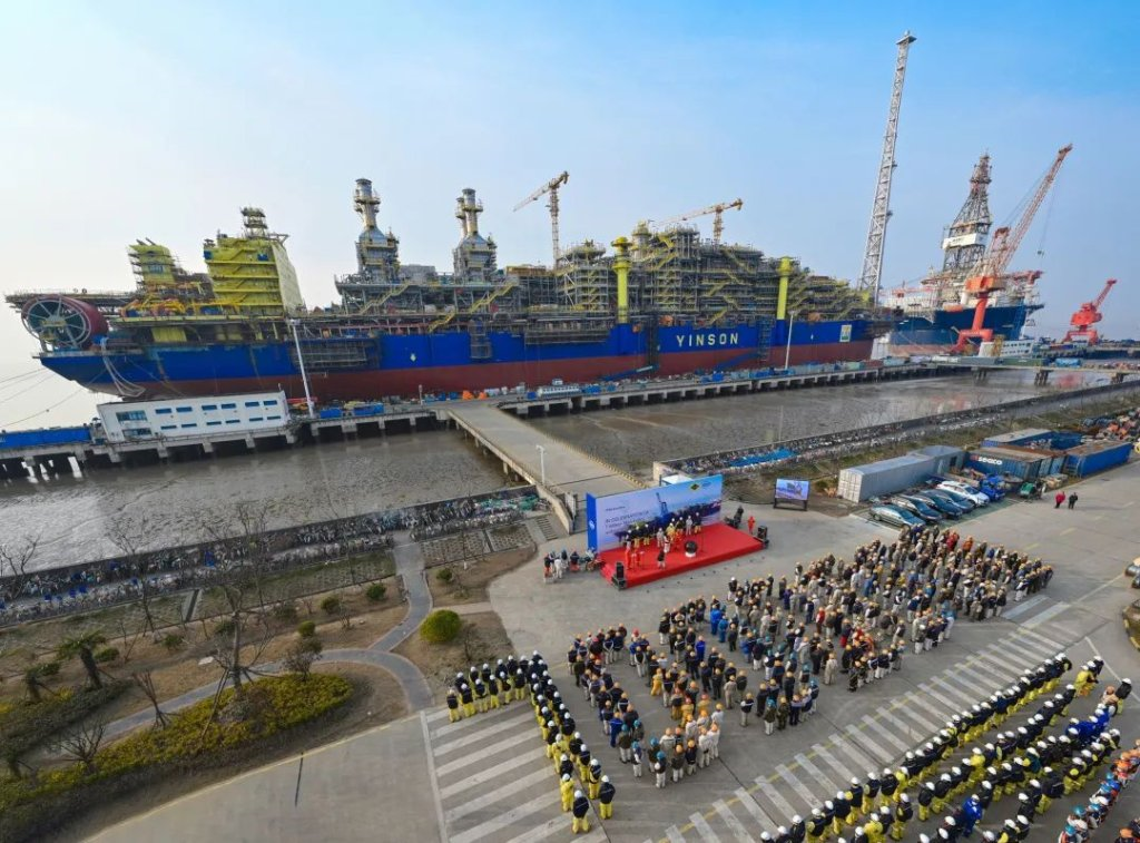 启东中远海运海工“猎鹰”轮FPSO改装项目达成700万工时无损工伤害事件目标
