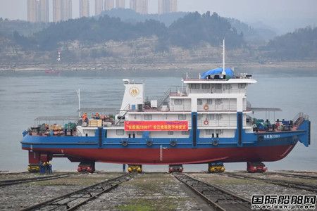  宜昌达门建造长江新型推拖轮 “长航拖23001”轮下水,