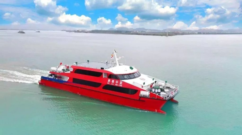 江龙船艇开工建造广东江华航运299客位全铝合金双体高速客船
