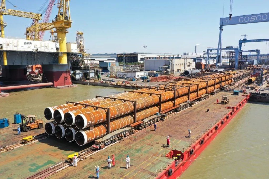 广东中远海运重工成功交付首批次4000吨钻井平台导管架钢桩