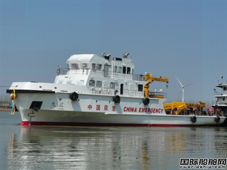 同方江新建造国内首艘大型水上应急救援工程船下水,