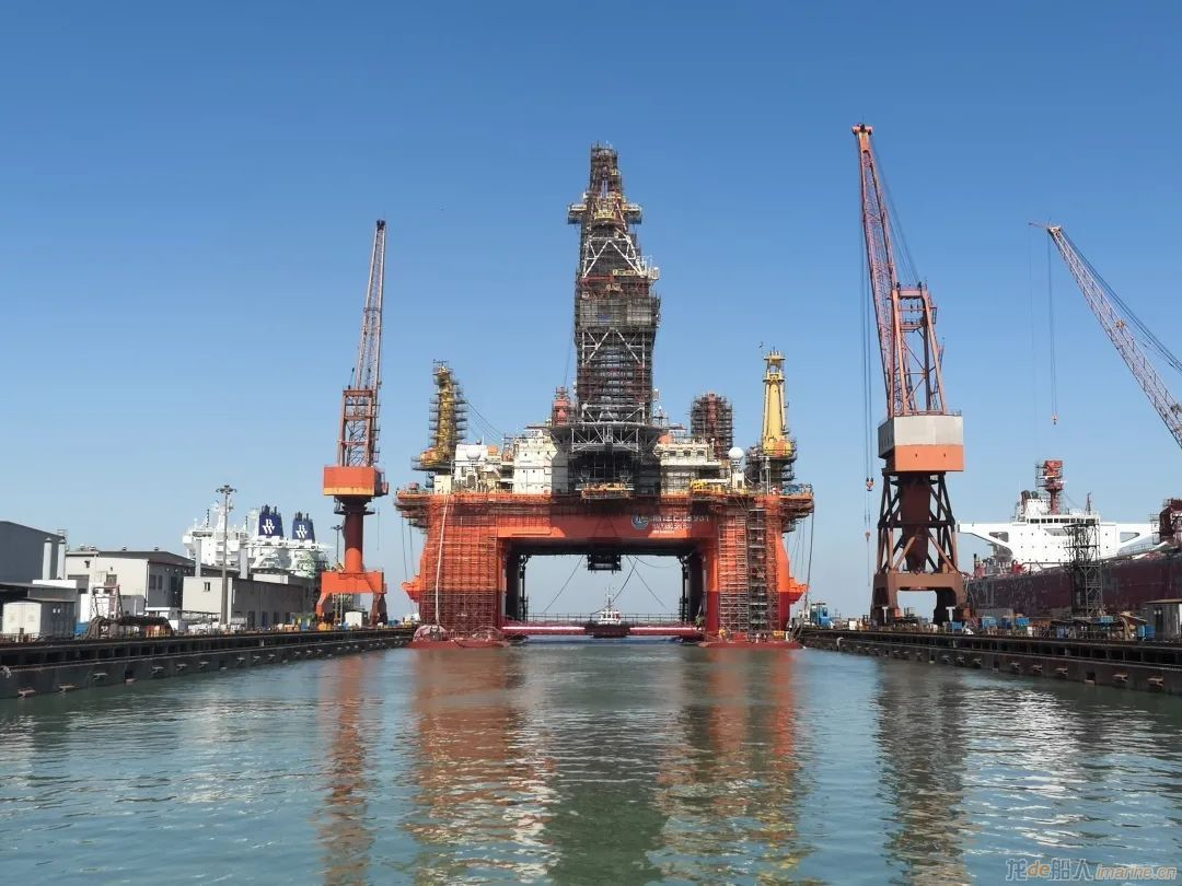 招商工业孖洲岛1#干坞首次挑战中国首艘深水半潜式钻井平台“奋进号”的进出坞作业