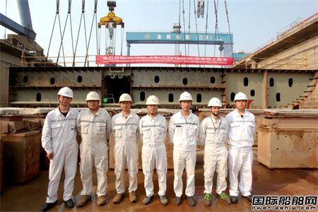  南京金陵船厂为Grimaldi建造第九艘7800米车道货滚船上船台,