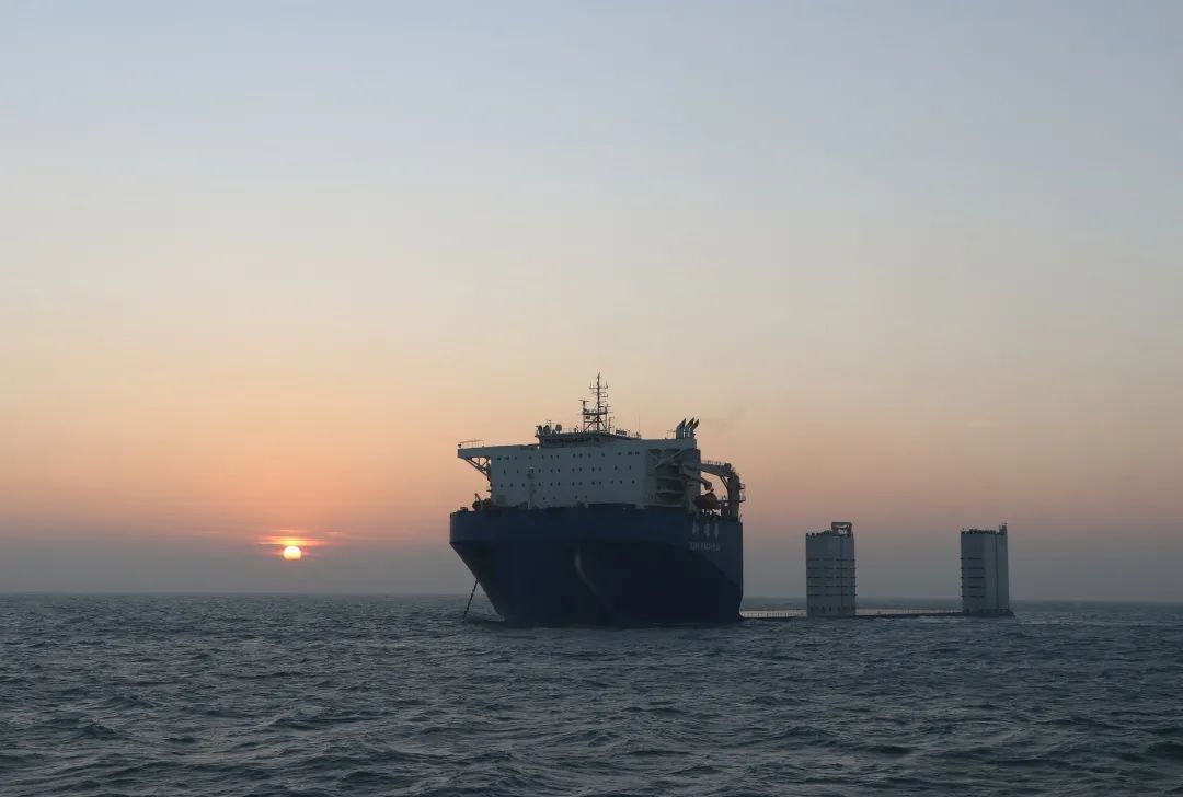 中远海运特运“新耀华”轮完成首航任务