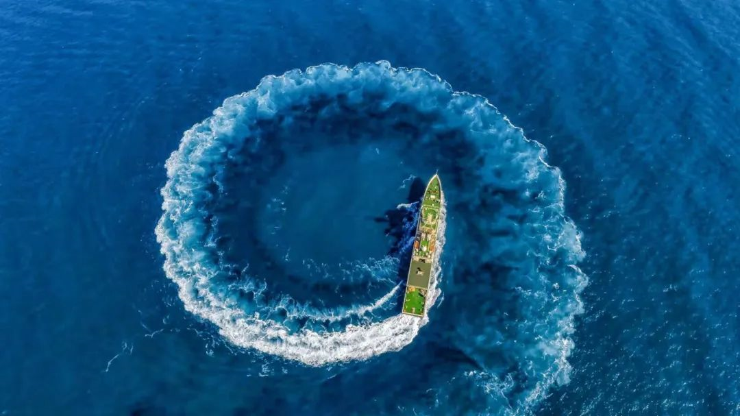 武船集团大型巡航救助船“海巡06”交付
