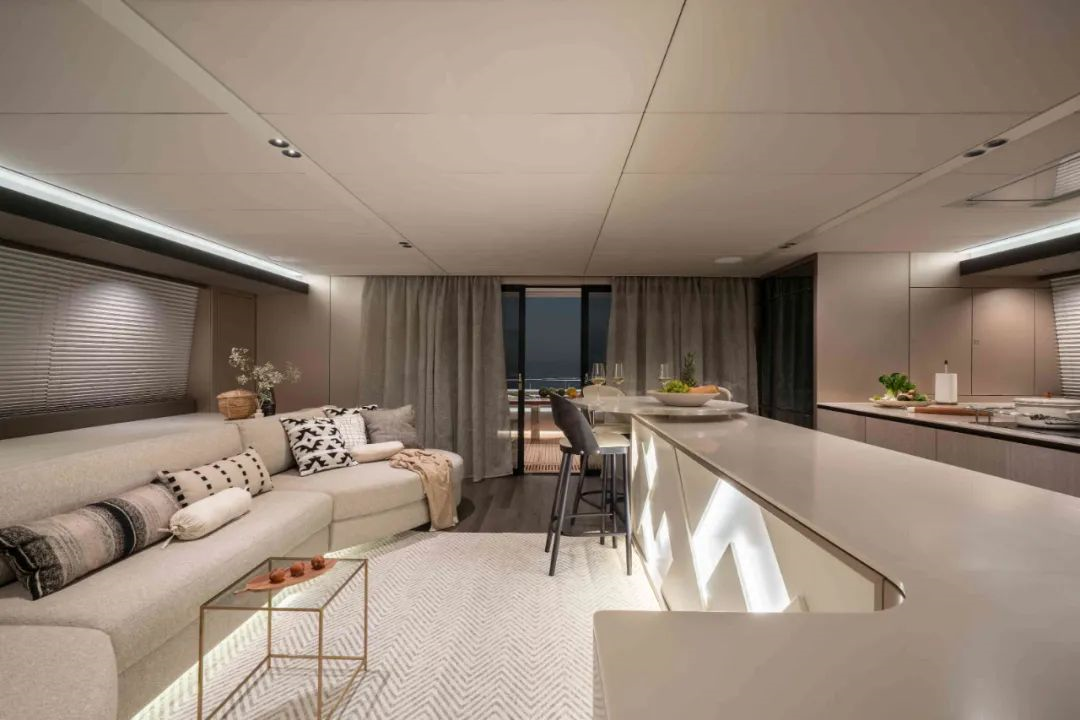 Sunreef Yachts 发布 Sunreef 70 “YOLO号”双体帆船内饰照片
