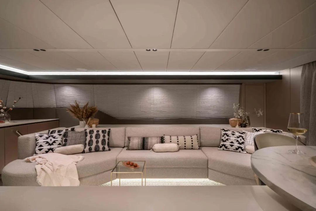 Sunreef Yachts 发布 Sunreef 70 “YOLO号”双体帆船内饰照片
