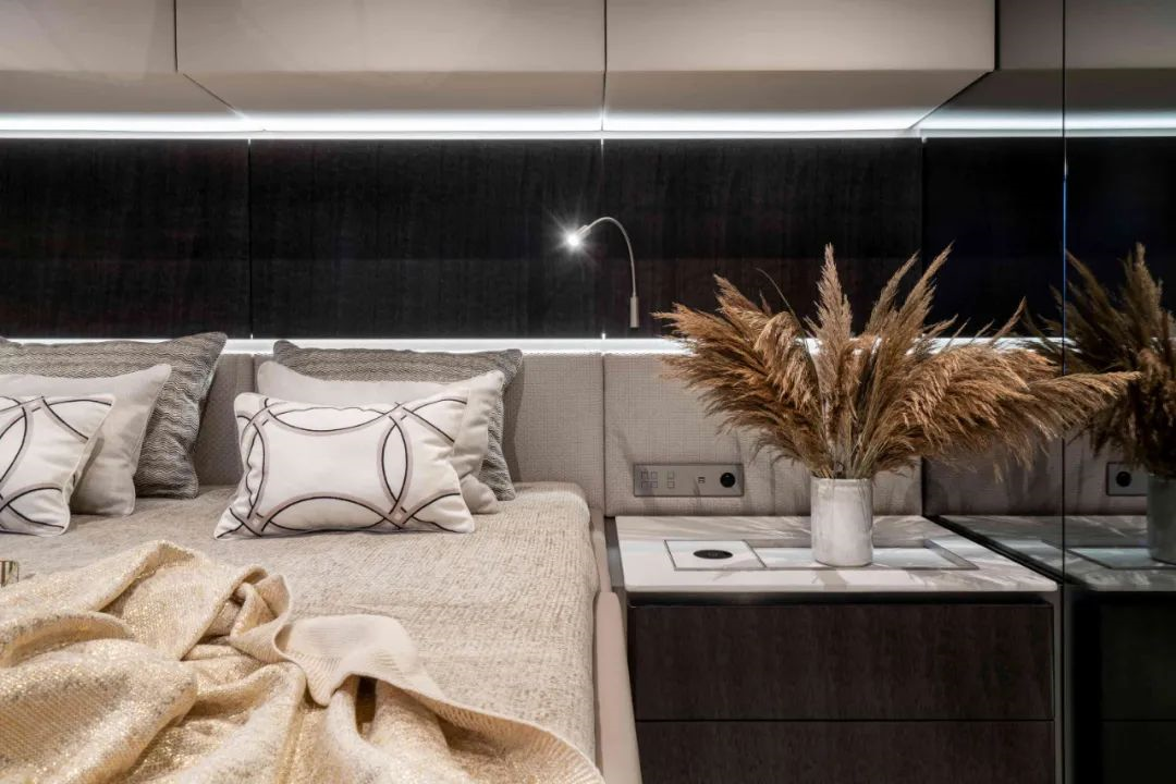 Sunreef Yachts 发布 Sunreef 70 “YOLO号”双体帆船内饰照片