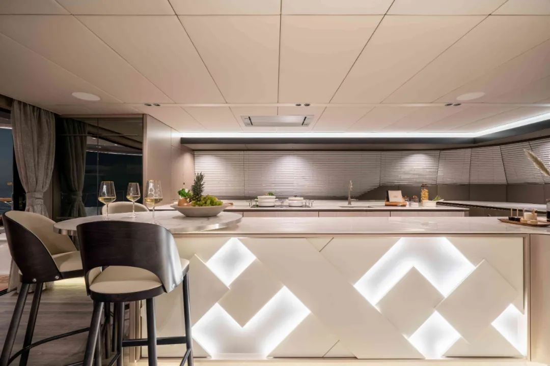 Sunreef Yachts 发布 Sunreef 70 “YOLO号”双体帆船内饰照片