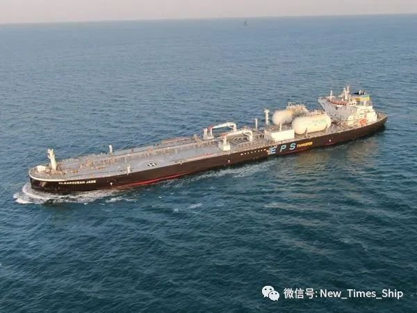 新时代造船28#110000吨双燃料动力成品油船交付