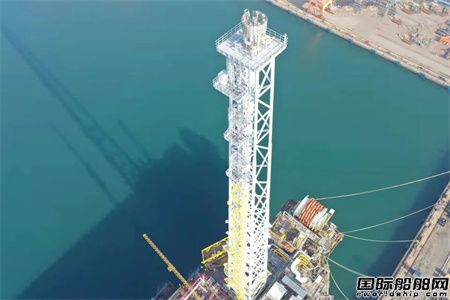  大船集团MV33 FPSO改装项目完成火炬塔整体吊装工程,