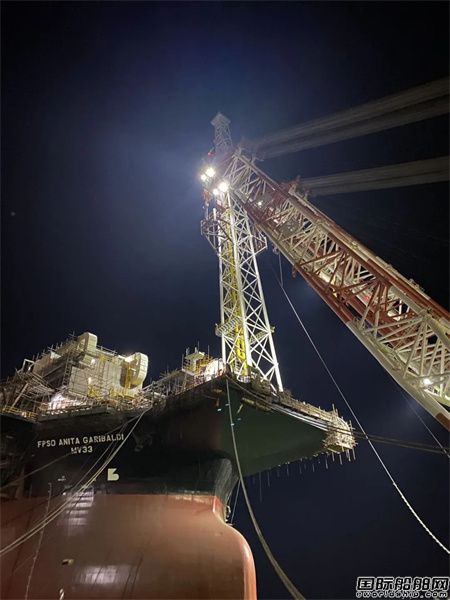  大船集团MV33 FPSO改装项目完成火炬塔整体吊装工程,